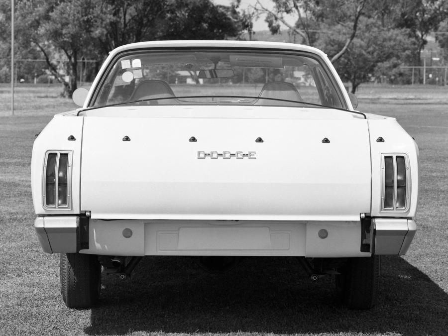  Dodge Valiant Utility 1971 года  (фото 2 из 2)